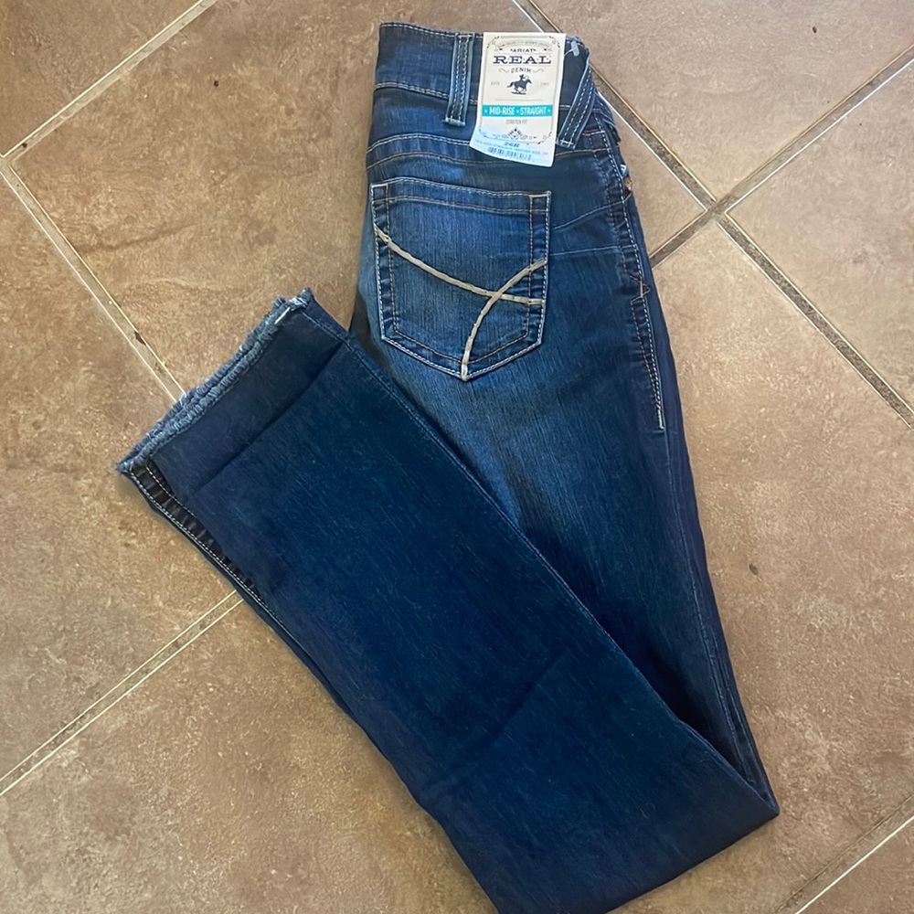 NWT Ariat Mid-Rise Straight Jeans! Size 26